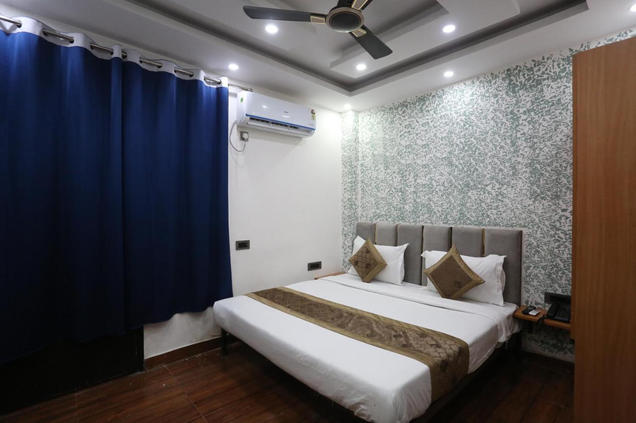 Hotel Twamev Couple Friendly Laxmi Nagar Нью-Делі Екстер'єр фото